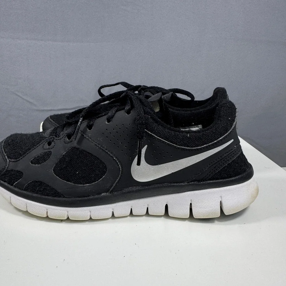 Nike Free Run 2 Running Shoes Womens 6 Black White 512108-001 Lightweight Mesh